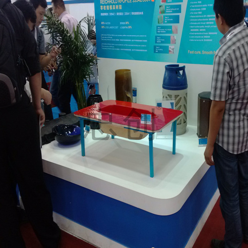 Exhibitor mold